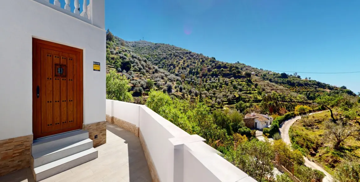 Sale of detached villa in Arenas 8