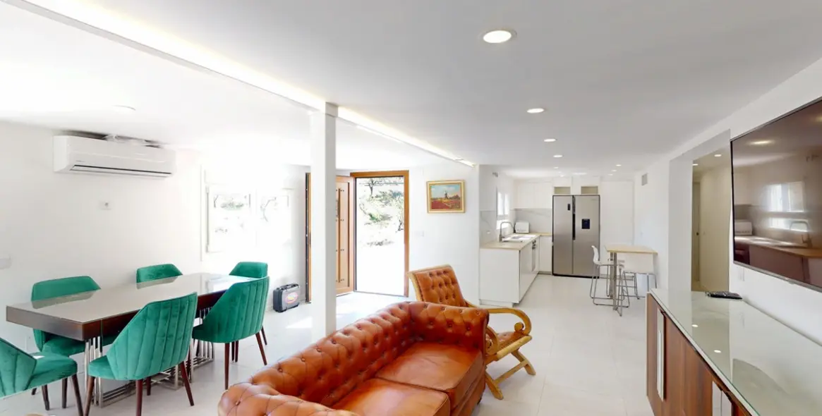 Sale of detached villa in Arenas 11