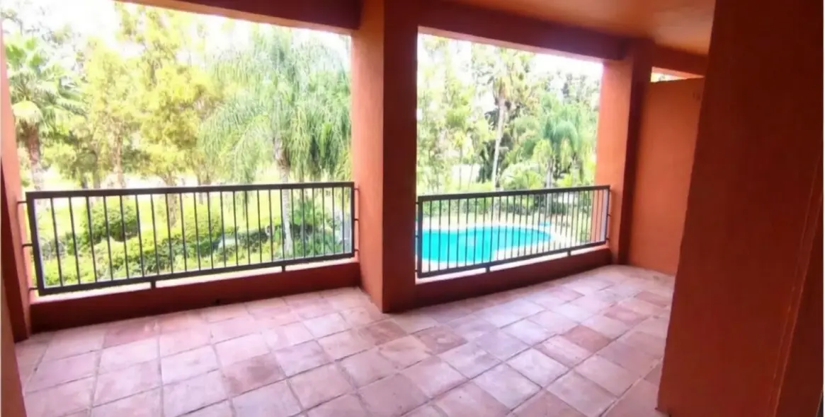 Sale of middle floor apartment in Atalaya 3