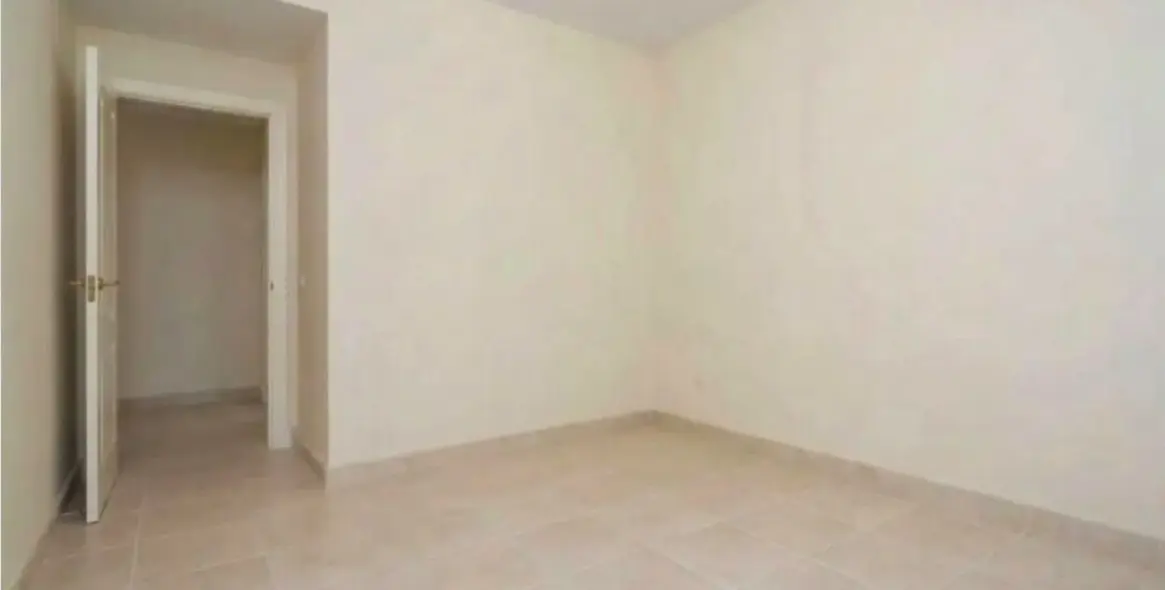 Sale of middle floor apartment in Atalaya 5