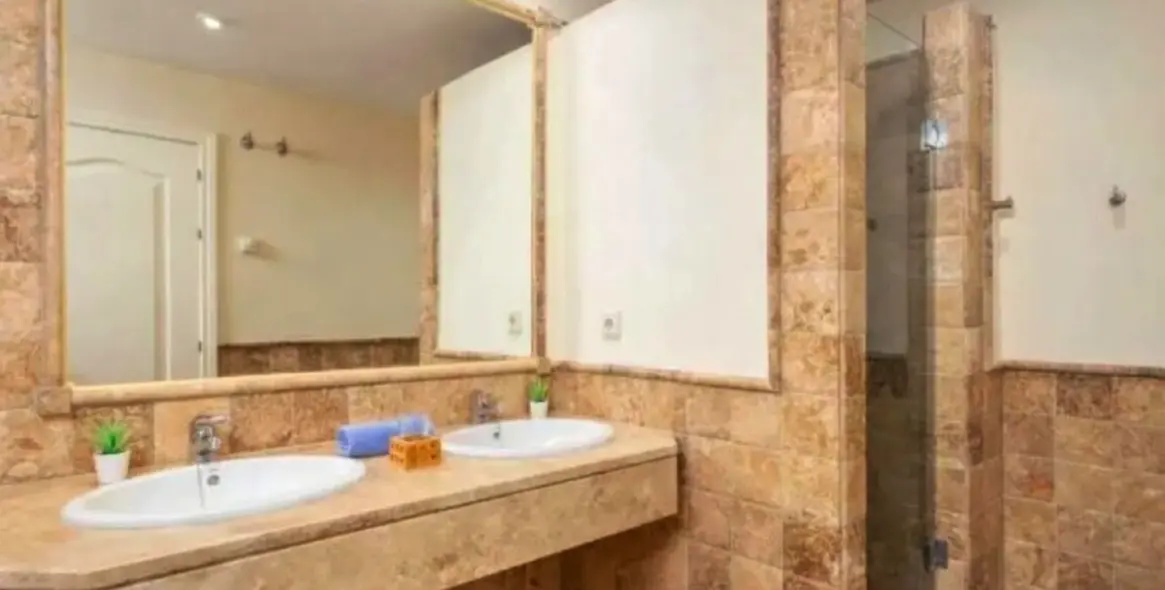 Sale of middle floor apartment in Atalaya 7