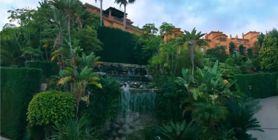 Sale of middle floor apartment in Atalaya 10