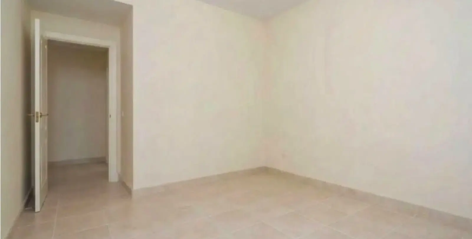 Sale of middle floor apartment in Benahavís 5