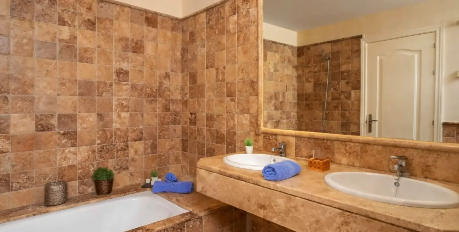 Sale of middle floor apartment in Benahavís 6