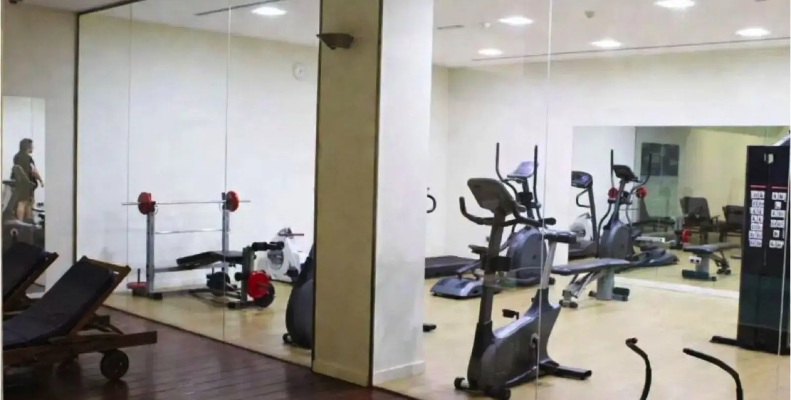 Sale of middle floor apartment in Benahavís 14