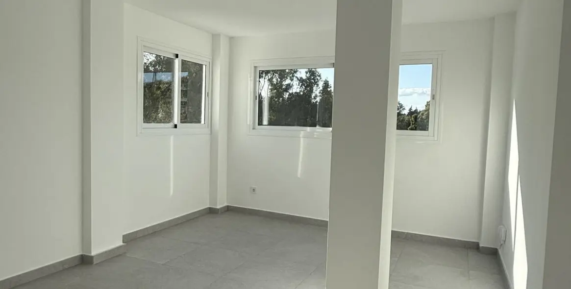 Long-term rent of penthouse duplex in Elviria 14