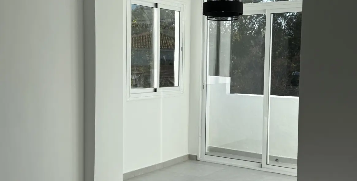 Long-term rent of penthouse duplex in Elviria 17