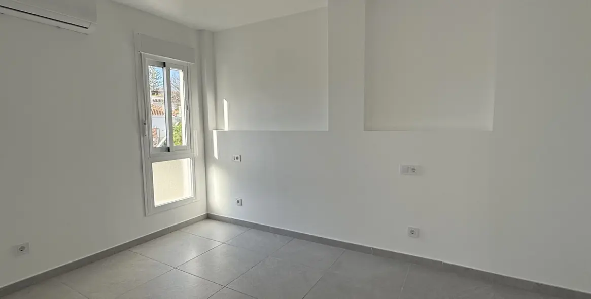 Long-term rent of penthouse duplex in Elviria 21