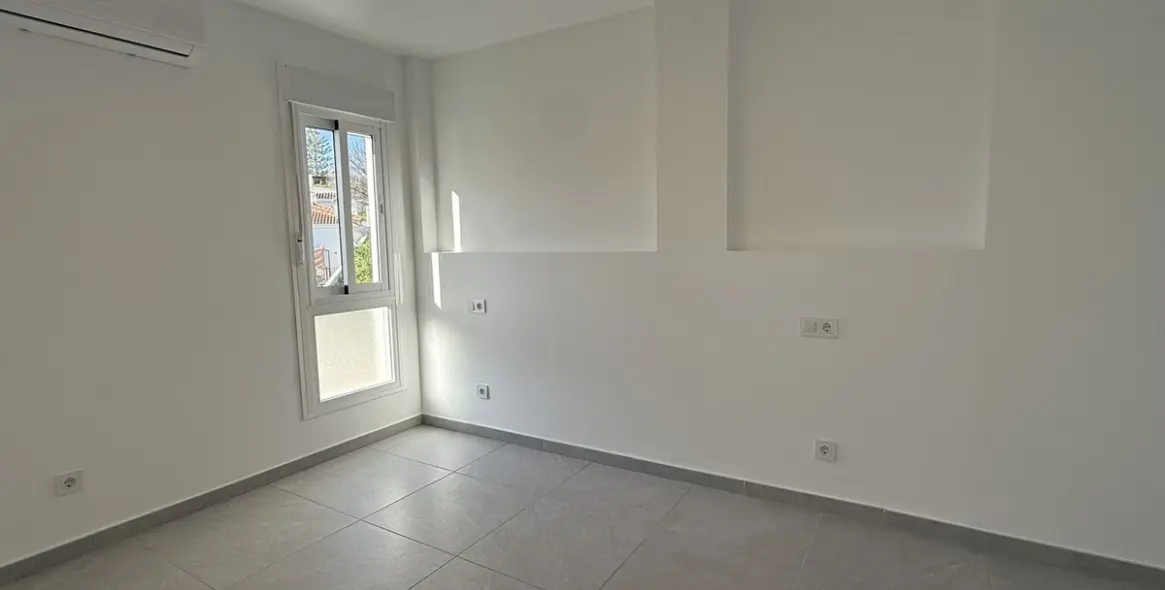 Long-term rent of penthouse duplex in Elviria 28