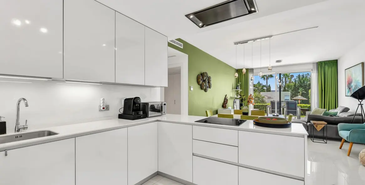 Sale of ground floor apartment in Bel Air 8