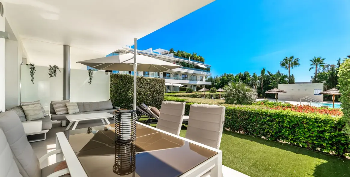 Sale of ground floor apartment in Bel Air 9
