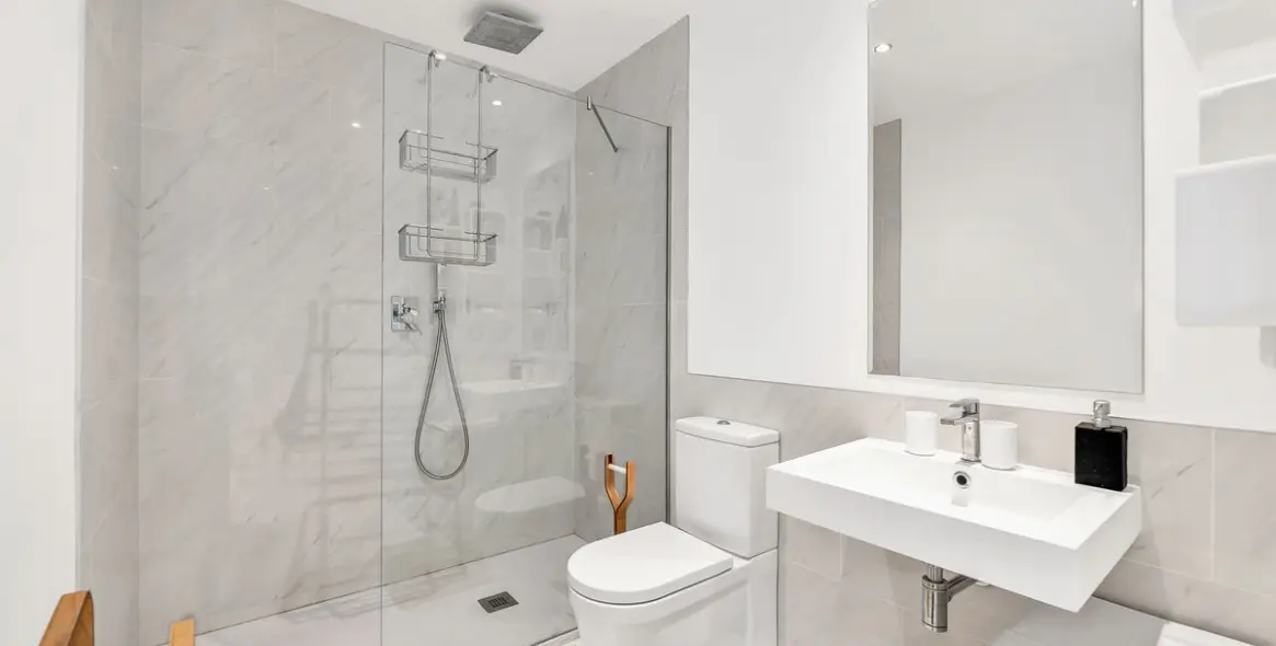 Sale of ground floor apartment in Bel Air 17