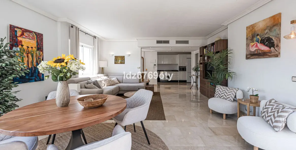 Продажа апартаментов на среднем этаже в Benalmadena Costa 1