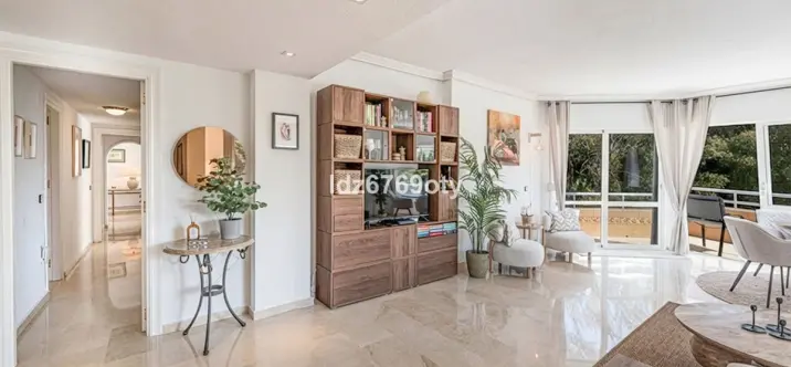 Sale of middle floor apartment in Benalmadena Costa 1