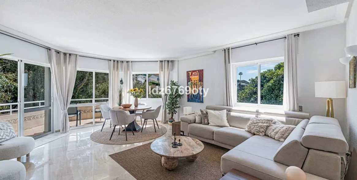 Продажа апартаментов на среднем этаже в Benalmadena Costa 3