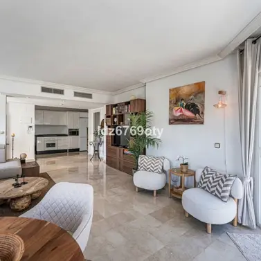 Sale of middle floor apartment in Benalmadena Costa