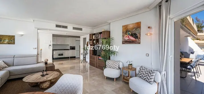 Sale of middle floor apartment in Benalmadena Costa 3