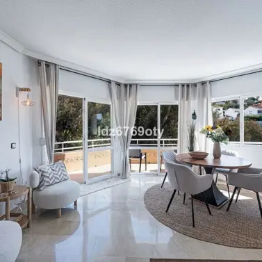 Sale of middle floor apartment in Benalmadena Costa