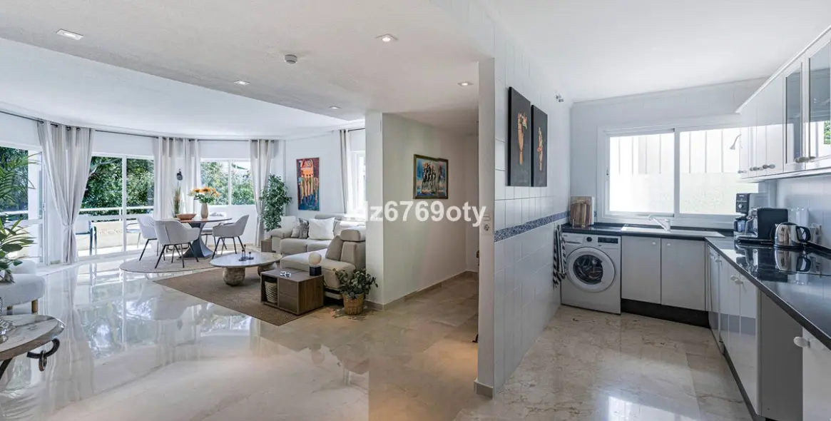 Продажа апартаментов на среднем этаже в Benalmadena Costa 6