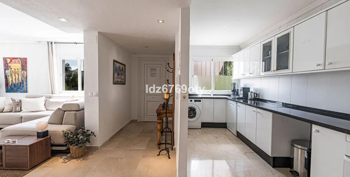 Продажа апартаментов на среднем этаже в Benalmadena Costa 7