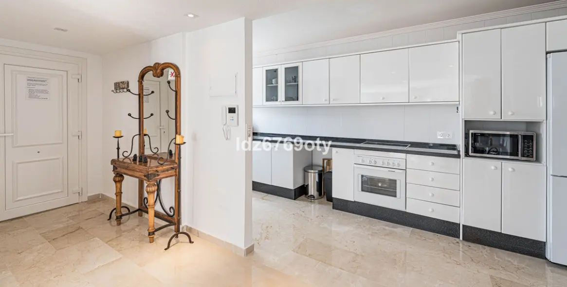 Продажа апартаментов на среднем этаже в Benalmadena Costa 8