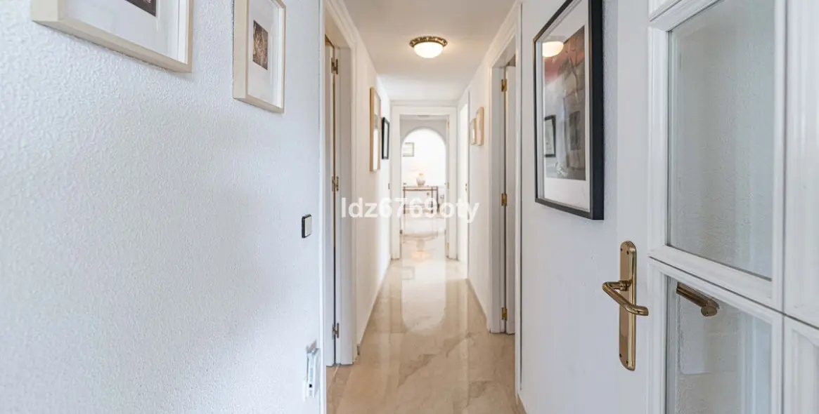 Продажа апартаментов на среднем этаже в Benalmadena Costa 12