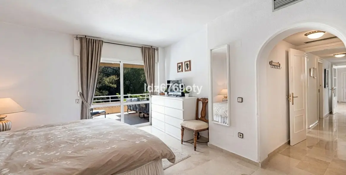 Продажа апартаментов на среднем этаже в Benalmadena Costa 13