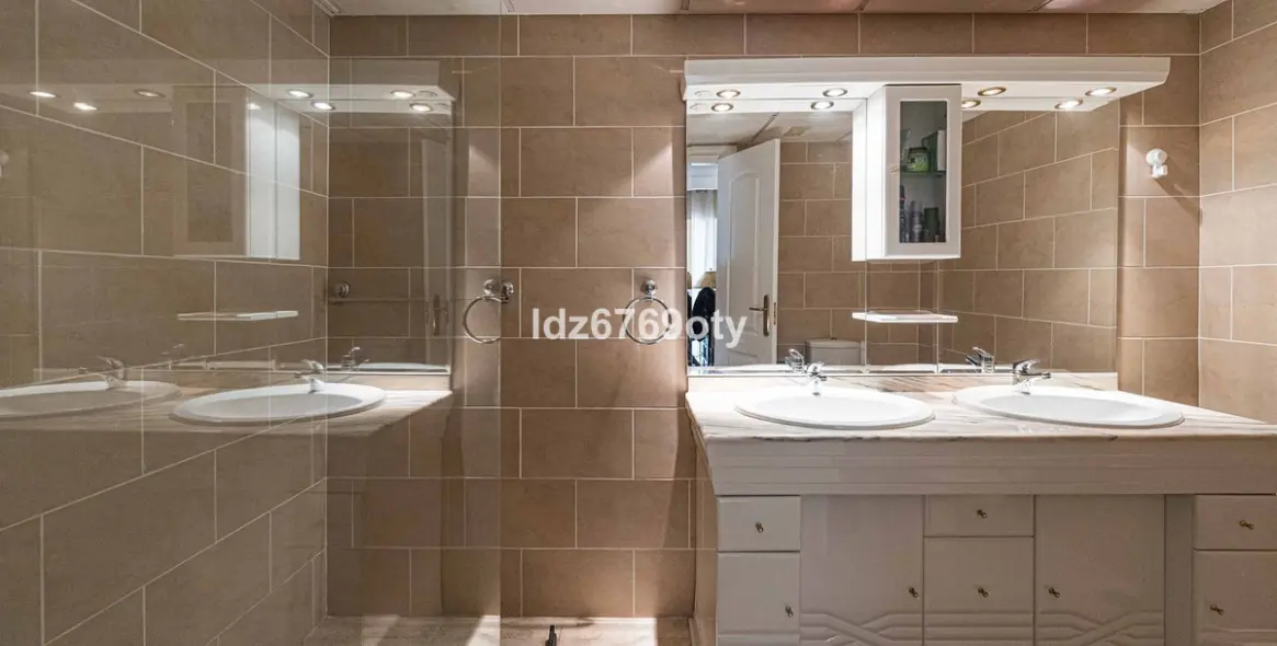 Продажа апартаментов на среднем этаже в Benalmadena Costa 25