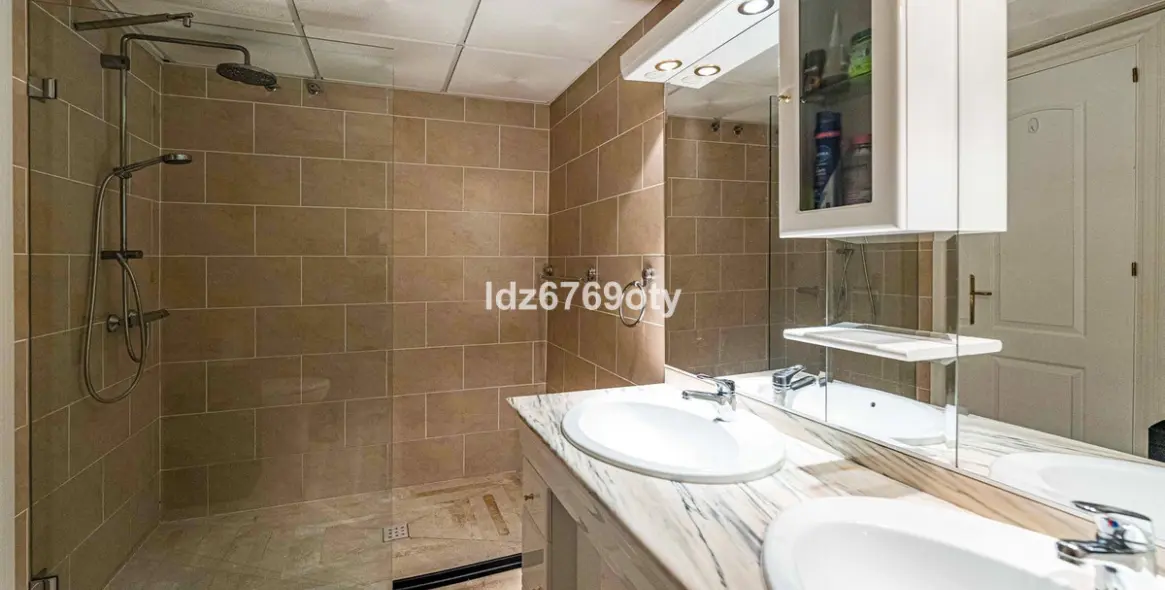 Продажа апартаментов на среднем этаже в Benalmadena Costa 26