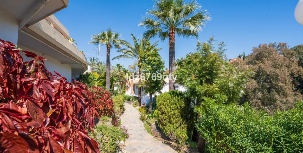 Продажа апартаментов на среднем этаже в Benalmadena Costa 32