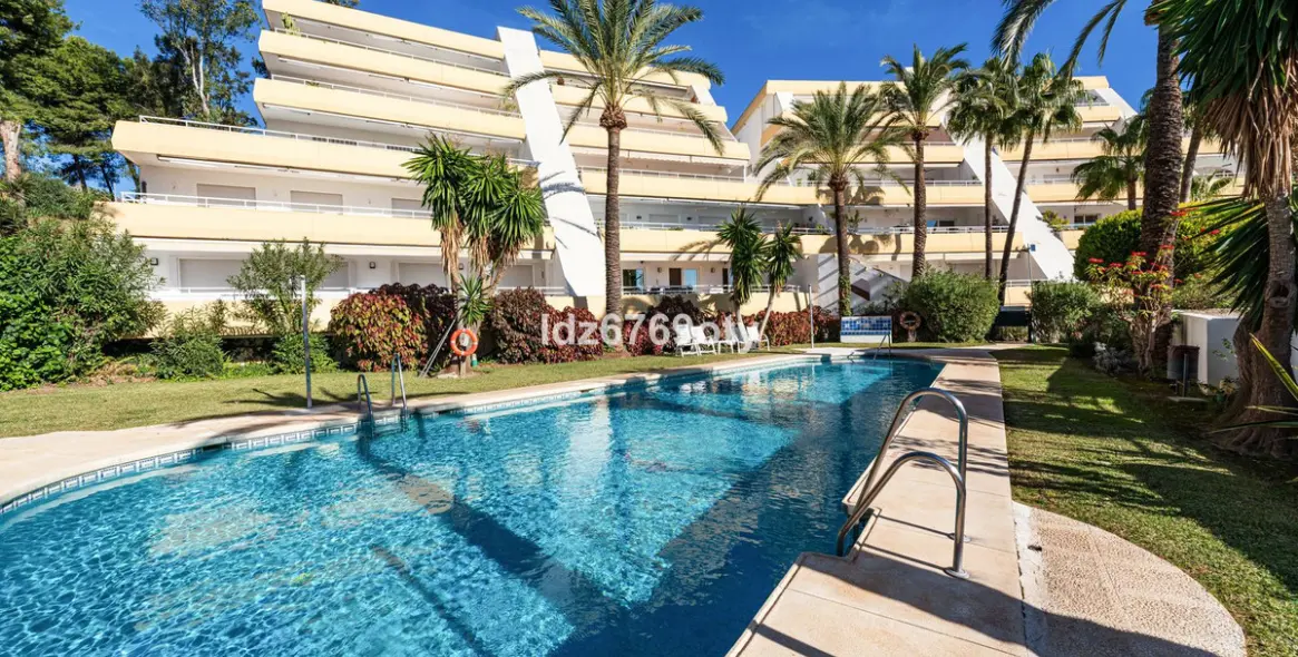 Продажа апартаментов на среднем этаже в Benalmadena Costa 46