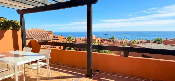 Продажа пентхауса в Estepona 0