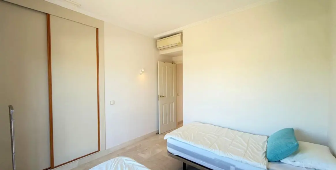 Venta de ático en Estepona 25