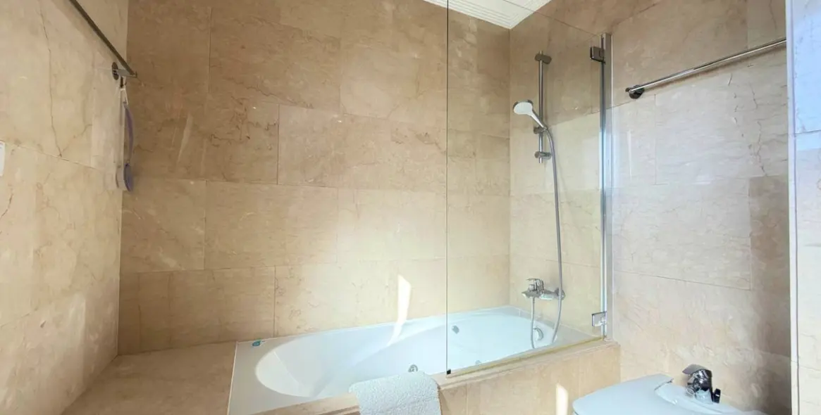 Venta de ático en Estepona 28