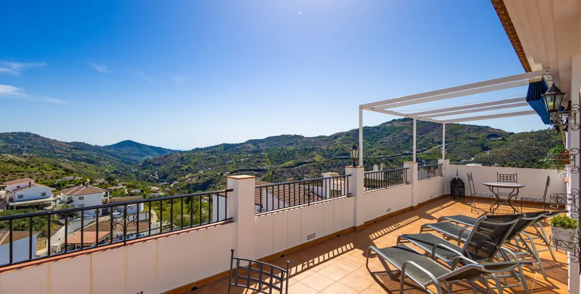 Sale of townhouse in Canillas de Albaida 4
