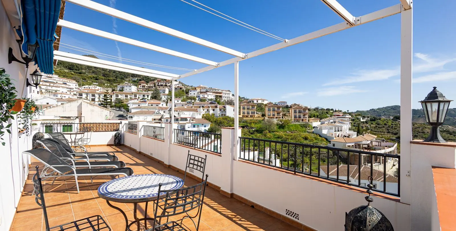 Sale of townhouse in Canillas de Albaida 1