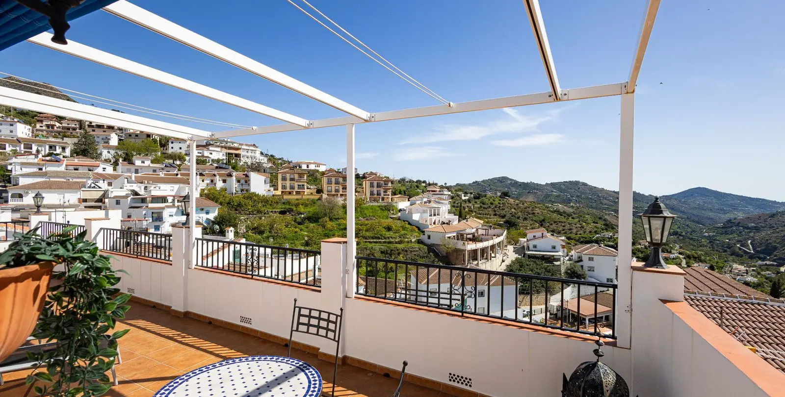 Sale of townhouse in Canillas de Albaida 2