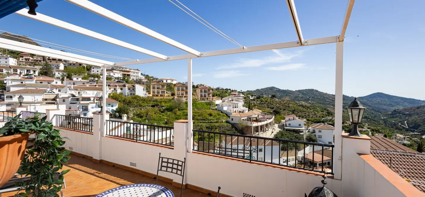 Sale of townhouse in Canillas de Albaida 1