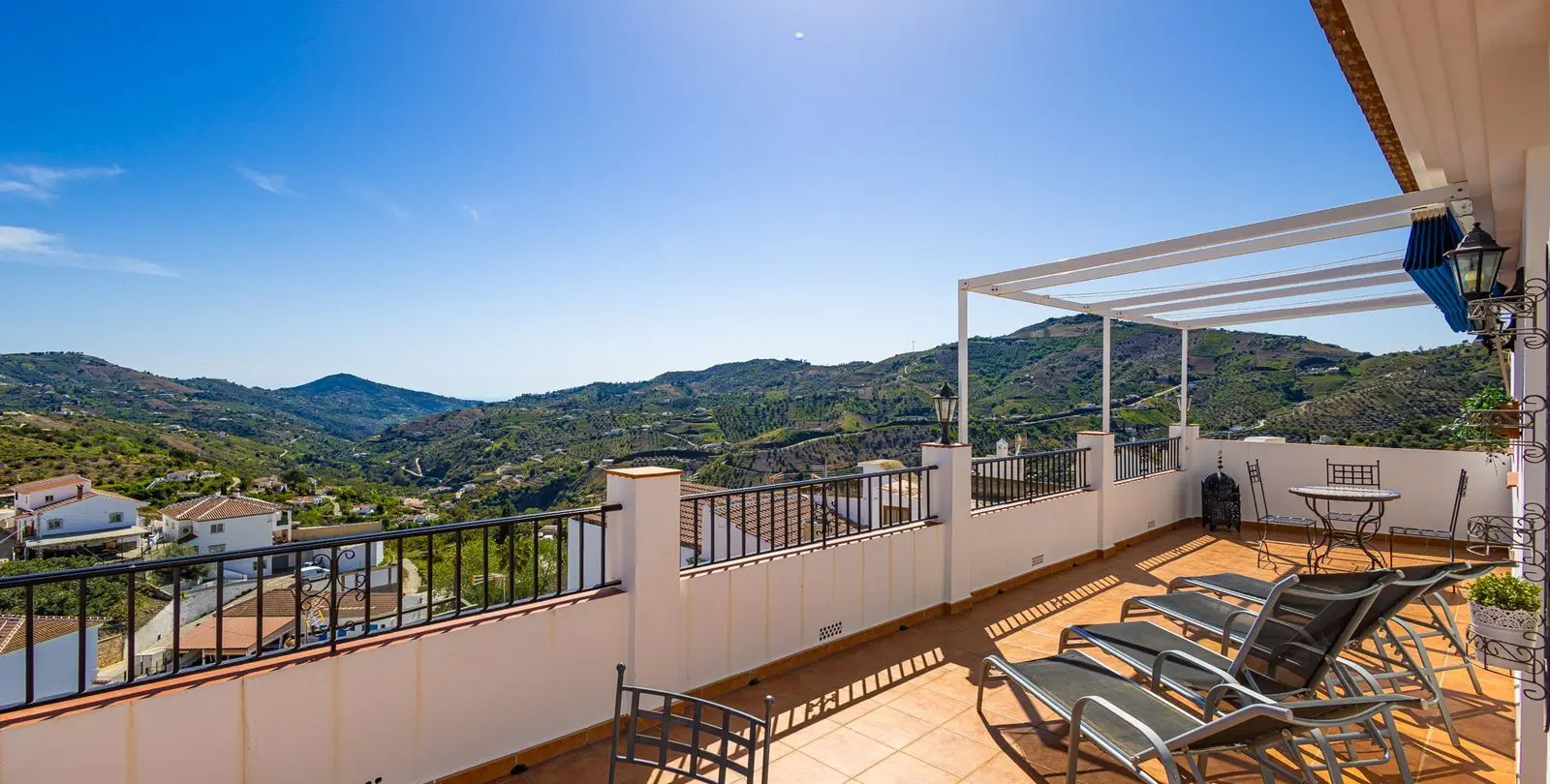 Sale of townhouse in Canillas de Albaida 4
