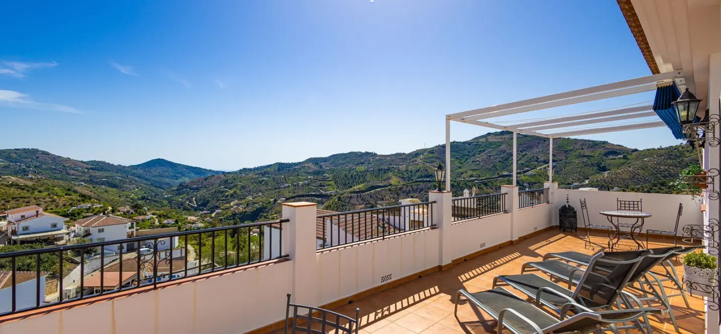 Sale of townhouse in Canillas de Albaida 3