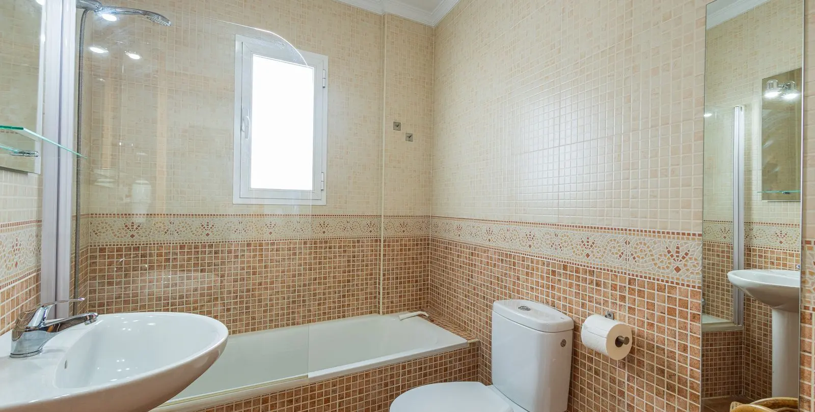 Sale of townhouse in Canillas de Albaida 18