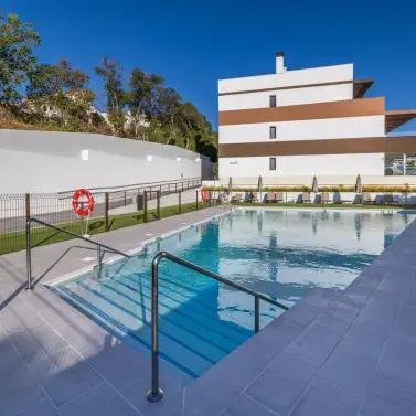 Venta de apartamento en planta media en Estepona
