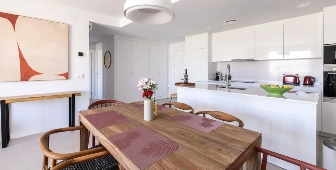 Sale of middle floor apartment in Estepona 3