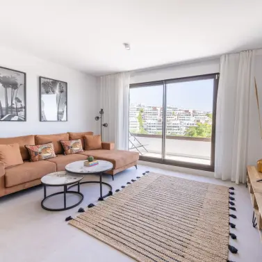 Venta de apartamento en planta media en Estepona