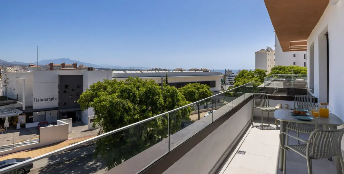 Sale of middle floor apartment in Estepona 8