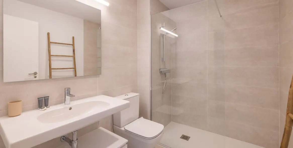 Sale of middle floor apartment in Estepona 14