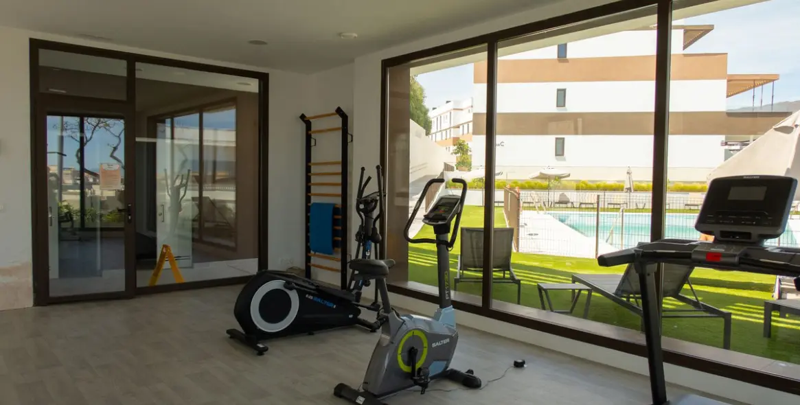 Venta de apartamento en planta media en Estepona 29
