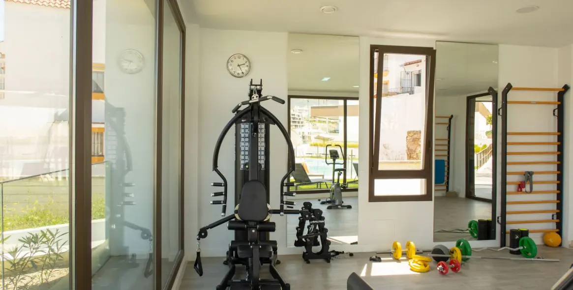 Venta de apartamento en planta media en Estepona 30