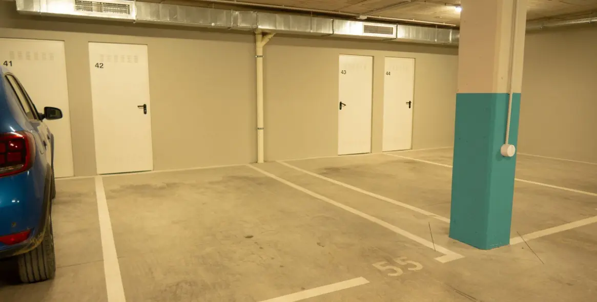 Venta de apartamento en planta media en Estepona 32