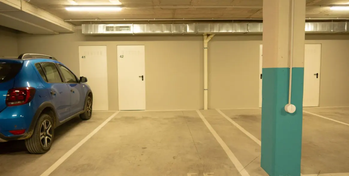 Venta de apartamento en planta media en Estepona 33